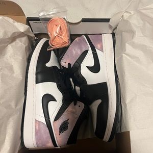AIR JORDAN 1 MID SE GS
"Tie Dye" 8W